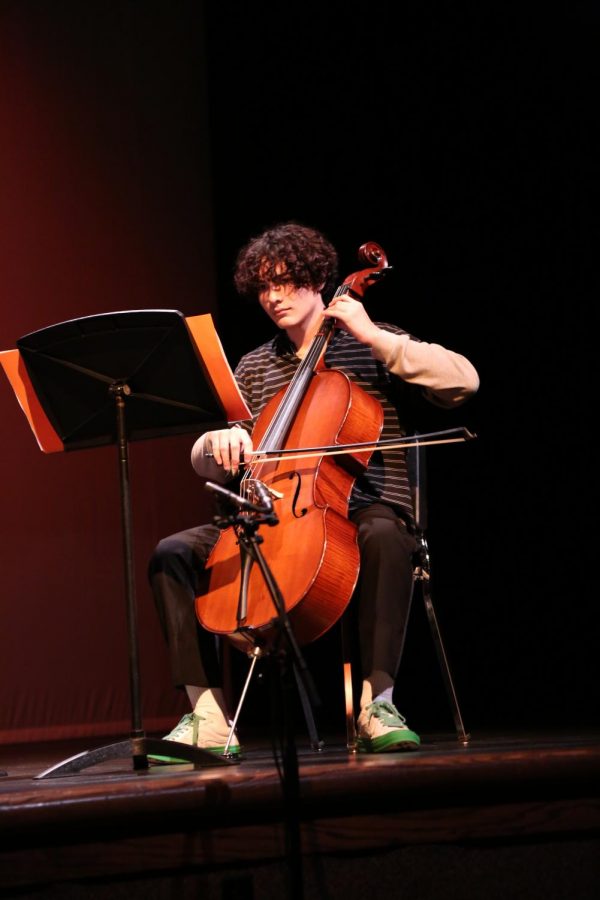 Sophomore JJ Tagle plays the cello in his own composition that hew wrote for two cellos and a violin. Tagle actually plays the upright bass in Orchestra but wanted to brach out and expand what he new about music.